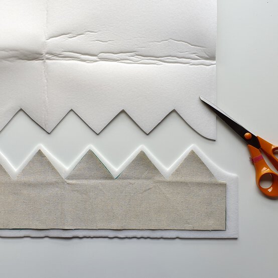 ideas_steps_how-to-sew-a-fabric-crown-step-2.jpeg?sw=554&q=85