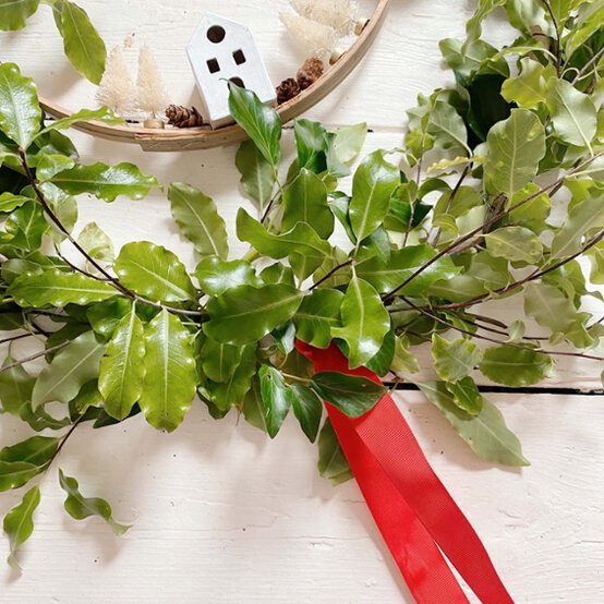 Idea_how-to-make-a-foraged-christmas-wreath_step6.jpg?sw=554&q=85