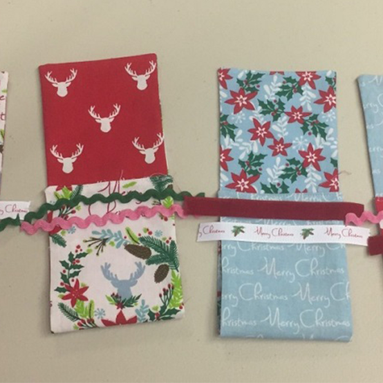 idea%5Fhow%2Dto%2Dsew%2Dchristmas%2Dcutlery%2Dwraps%5Fstep8.png?sw=554&q=85