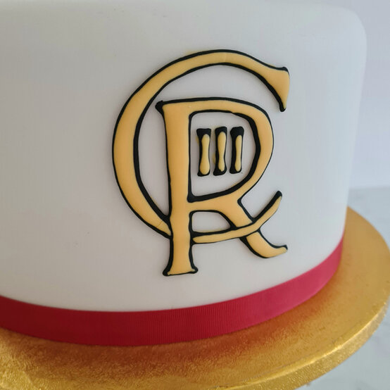 idea_how-to-make-a-coronation-cake_step8c.jpg?sw=554&q=85