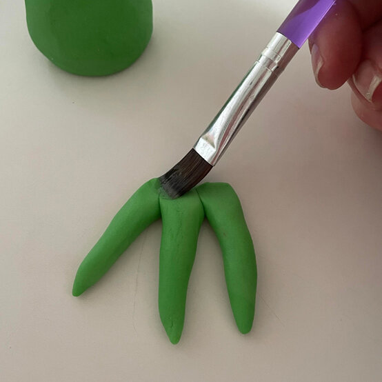 idea_how-to-decorate-a-rocket-cake_step20b.jpg?sw=554&q=85