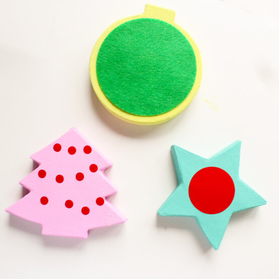 felt-christmas-decorations_mache_step5_edit.jpg?sw=554&q=85