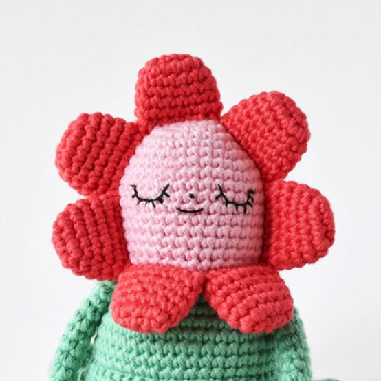 flower-gal-embroidery.jpg?sw=554&q=85