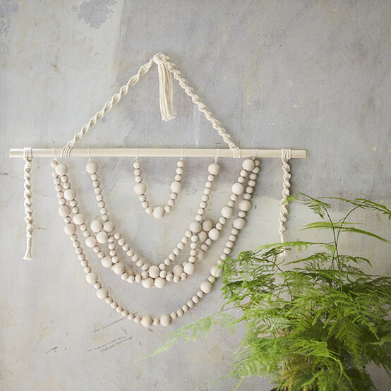 10-quick-christmas-home-decor-ideas4.jpg?sw=554&q=85