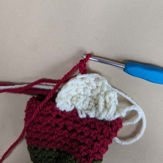 ideas%5Fstash%2Dbusting%2Dchristmas%2Dtable%2Ddecor%5Fstocking%2Dcutlery%2Dholders%5Fstep%2D2a.jpg?sw=554&q=85