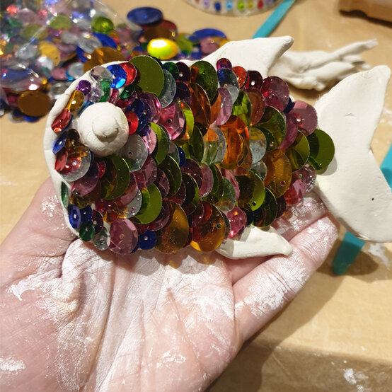 idea_messy-crafts-for-kids_step5.jpg?sw=554&q=85