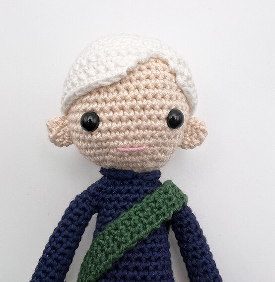 How-to-Crochet-an-Amigurumi-King-Charles_sash.jpg?sw=554&q=85