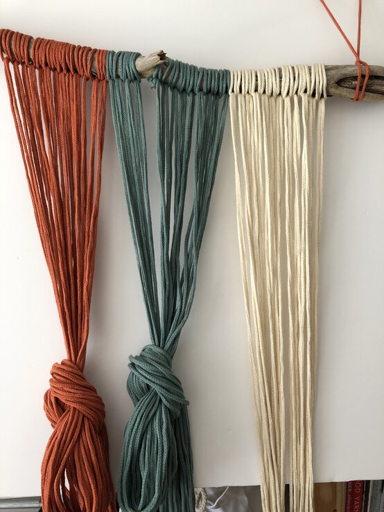 how_to_make_an_autumn_leaves_macrame_wallhanging_image_2.jpg?sw=554&q=85