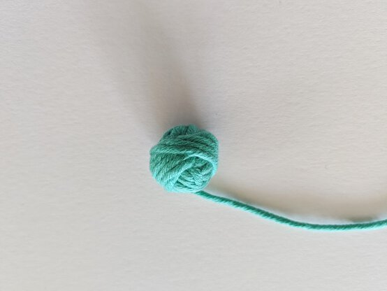 favourite_grandma_frame_wool_ball_7.jpg?sw=554&q=85