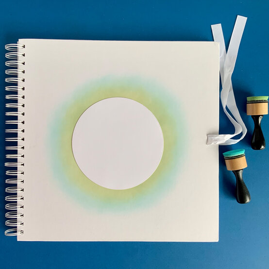 idea_new-baby-scrapbook_step2.jpg?sw=554&q=85