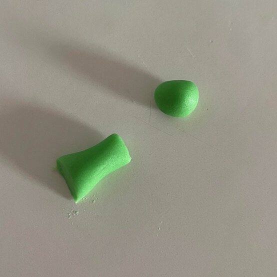 idea_how-to-decorate-a-rocket-cake_step21b.jpg?sw=554&q=85