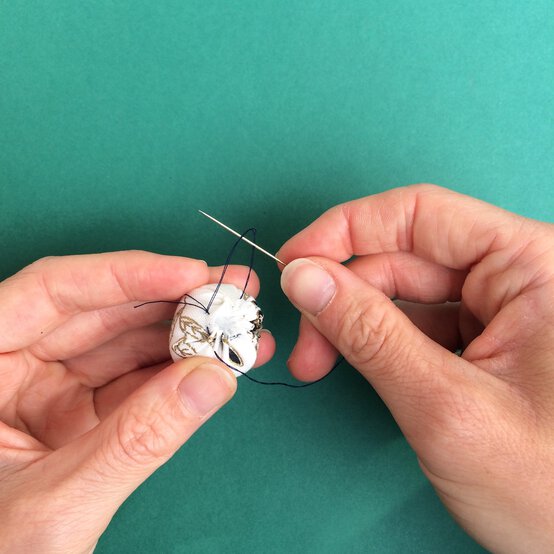 fabric-scrap-garland_step8_2.jpg?sw=554&q=85