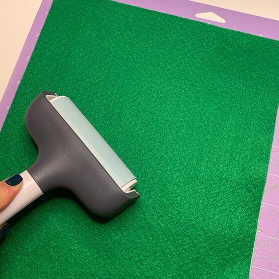 Cricut-How-to-Make-a-Shamrock-Wreath_step8a.jpg?sw=554&q=85