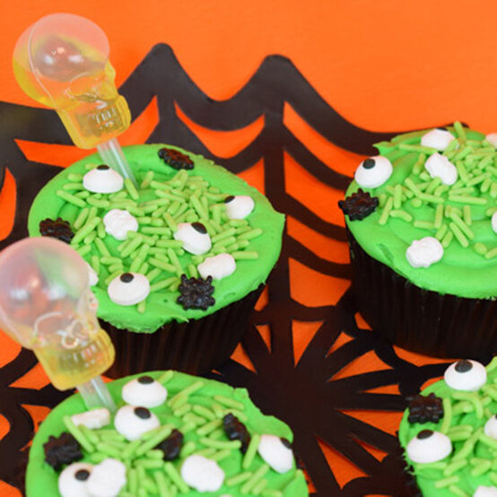 idea%5Fbaking%2Dprojects%2Dto%2Dmake%2Dfor%2Dhalloween%5Fstep%2D08.jpg?sw=554&q=85