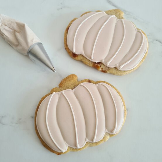 Idea_how-to-make-pumpkin-spice-biscuits_step3d.jpg?sw=554&q=85