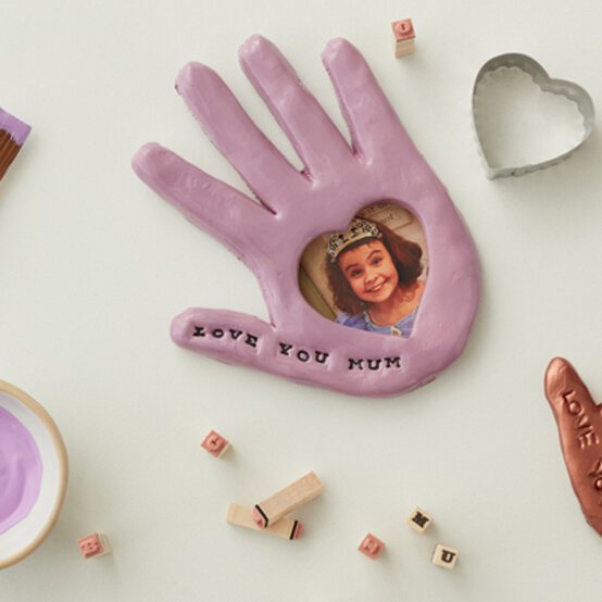 clay_handprint_frame.jpg?sw=554&q=85