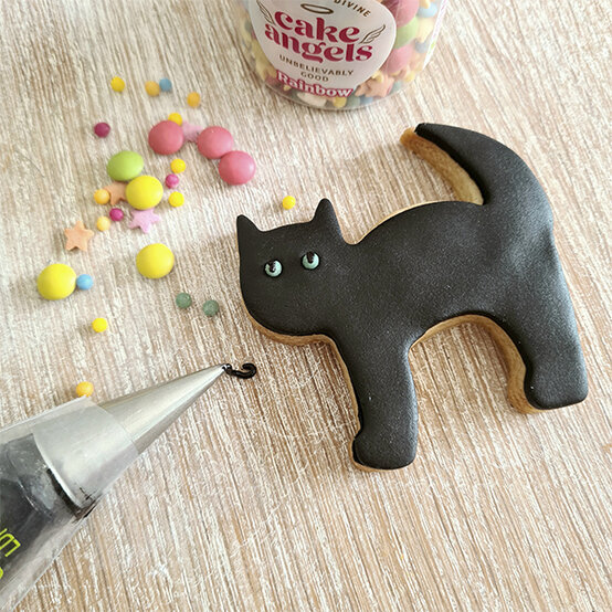 halloween-biscuits-8.jpg?sw=554&q=85