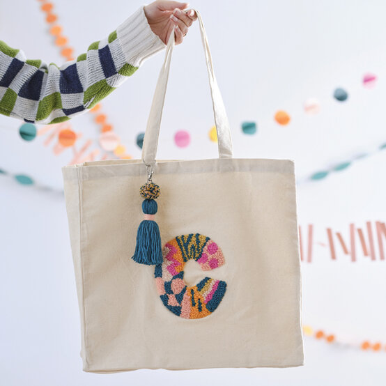 idea_ways-to-personalise-a-canvas-bag_punchneedle.jpg?sw=554&q=85
