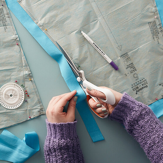 600x600_GSI_Dressmaking_Step3.jpg?sw=554&q=85