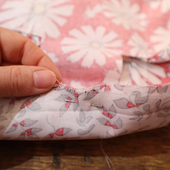 letter-cushion_step6.jpg?sw=554&q=85