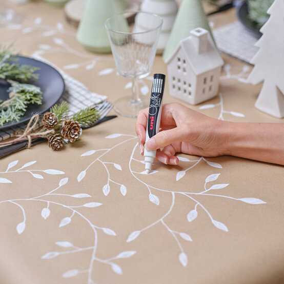 idea_diy-christmas-table-settings_handdrawn.jpg?sw=554&q=85