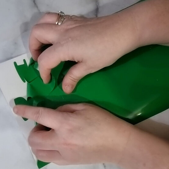 idea_how-to-make-personalised-balloons-star_step4.jpg?sw=554&q=85