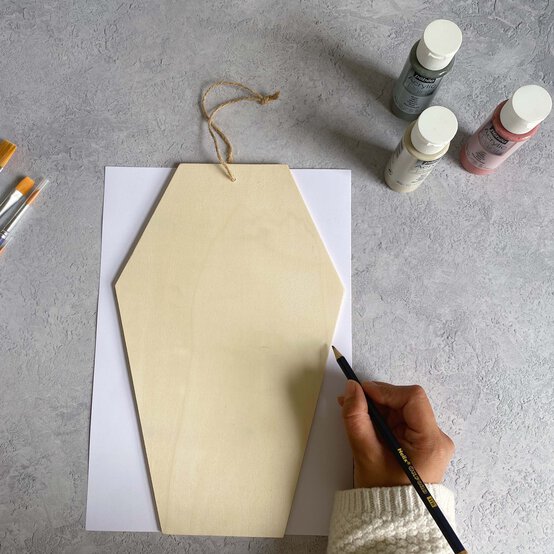 halloween-wooden-coffin-step-1.1.jpg?sw=554&q=85