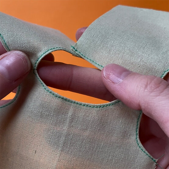 how%2Dto%2Dsew%2Da%2Ddoll%5Fstep%2D11c.jpg?sw=554&q=85