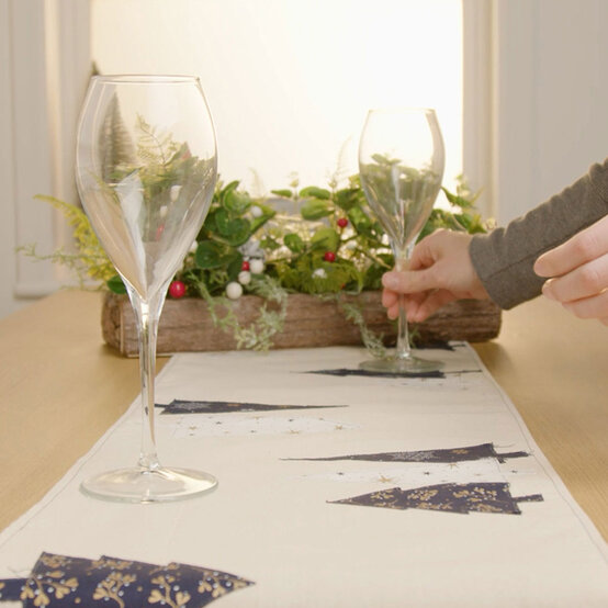 idea_diy-christmas-table-settings_applique.jpg?sw=554&q=85