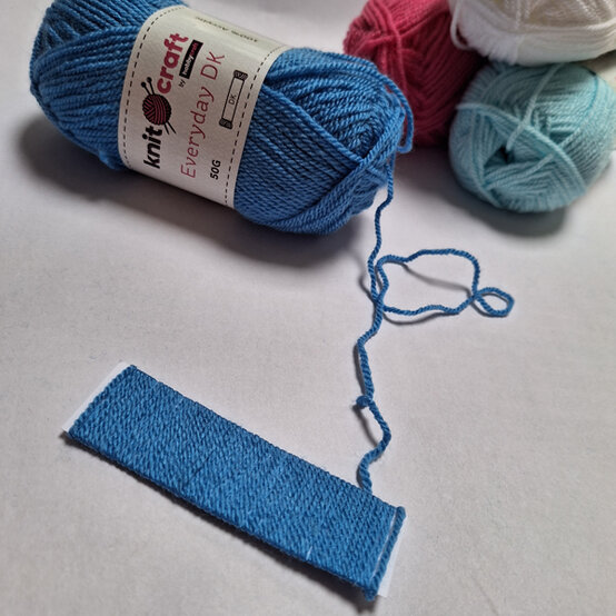 idea_paper-winter-bobble-hat_step6c.jpg?sw=554&q=85