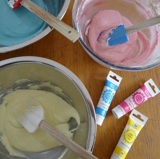 egg_macarons_baking_step_5.2.jpg?sw=554&q=85