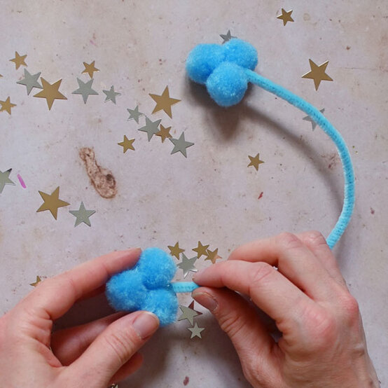 how-to-make-winter-milk-bottle-lanterns_penguin-c.jpg?sw=554&q=85