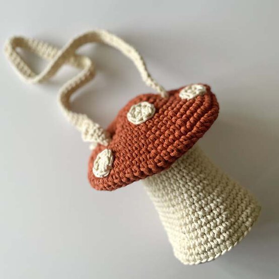 how%2Dto%2Dcrochet%2Da%2Dtoadstool%2Dbag%5Ffinished%2Dbag%5F1.jpg?sw=554&q=85