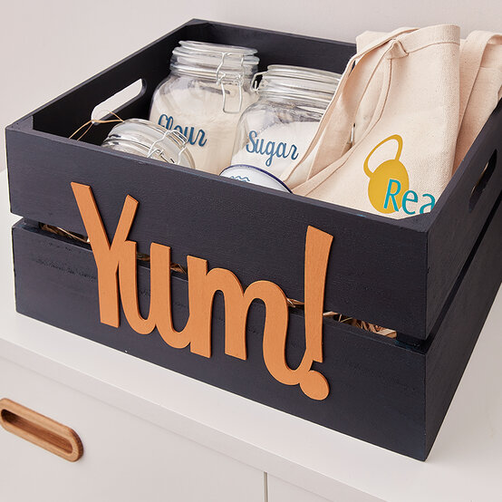 personalised-baking-hamper_hamper.jpg?sw=554&q=85