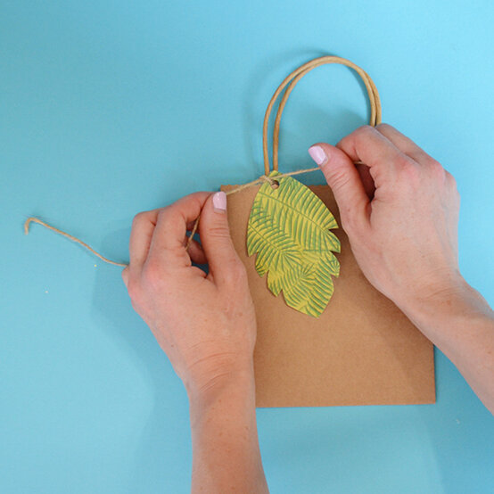 jungle-themed-party-bags-step6.jpg?sw=554&q=85