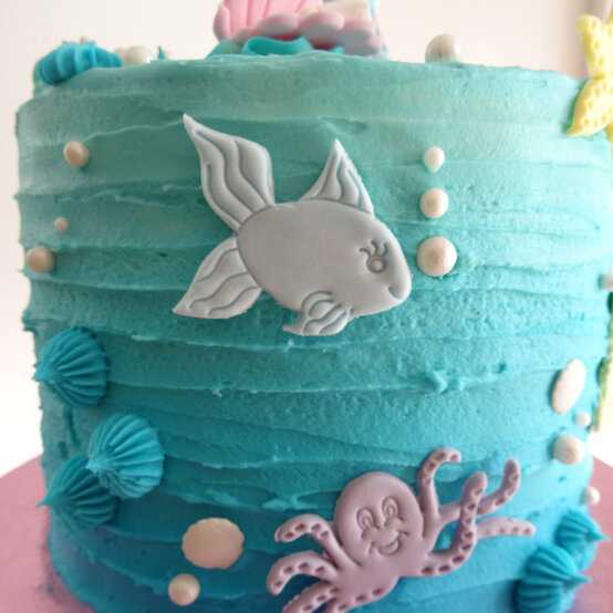 mermaid-cake_step5_4_edit.jpg?sw=554&q=85