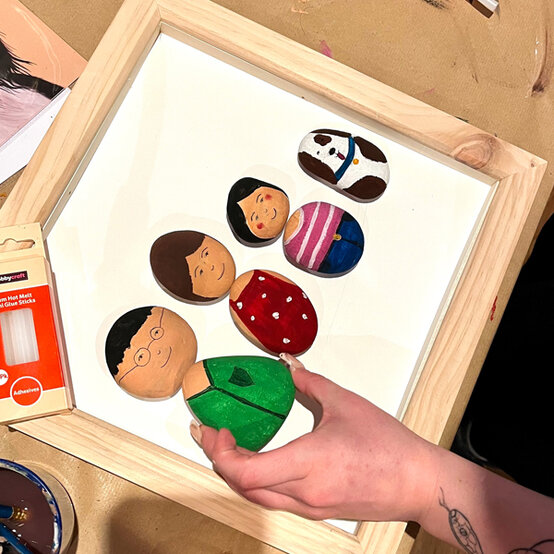 idea_how-to-make-a-pebble-portrait_step7.jpg?sw=554&q=85