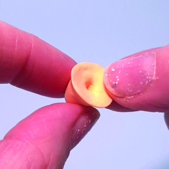 clay%2Ddaffodil%2Dsmall%5Fstep%2D4a.jpg?sw=554&q=85