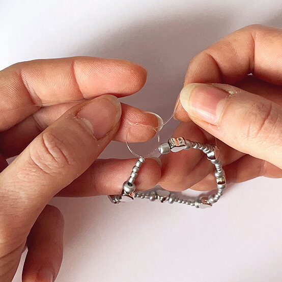 ideas%5Fjewellery%2Dprojects%2Dto%2Dmake%2Dwith%2Dbeads%5Fheart%2Dbracelet%2D3.JPG?sw=554&q=85