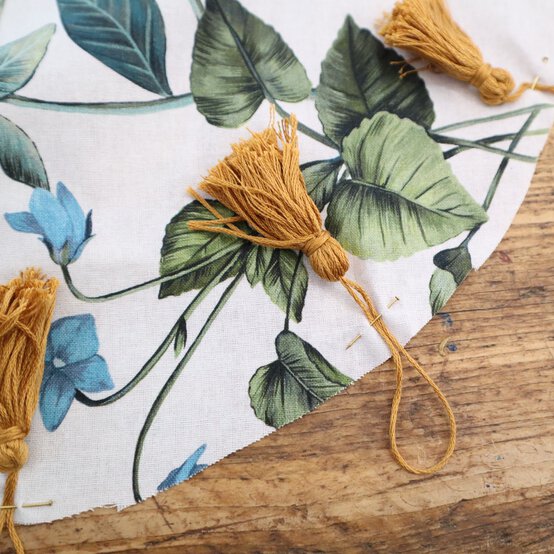 how-to-sew-placemats-and-napkins_placemat_step4c.jpg?sw=554&q=85