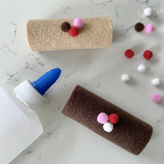 ideas%5Fafternoon%2Dtea%2Dplay%2Dset%5Fswiss%2Drolls%5F2.JPEG?sw=554&q=85