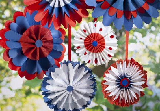 giant-party-rosettes-833x580.jpg?sw=554&q=85
