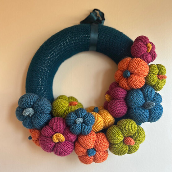 artisan-susan-gurdev-knitted-wreath.jpg?sw=554&q=85