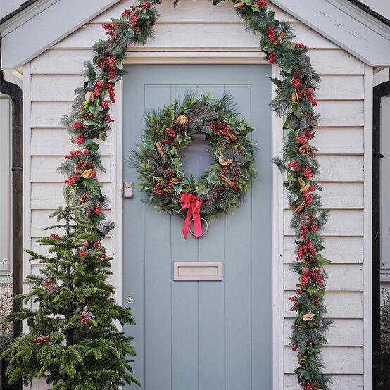 idea_main_traditional-door-d%C3%A9cor.jpg?sw=554&q=85