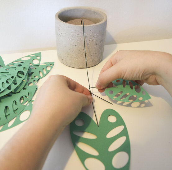 cricut_how_to_make_a-_paper_monstera_plant_step11.jpg?sw=554&q=85