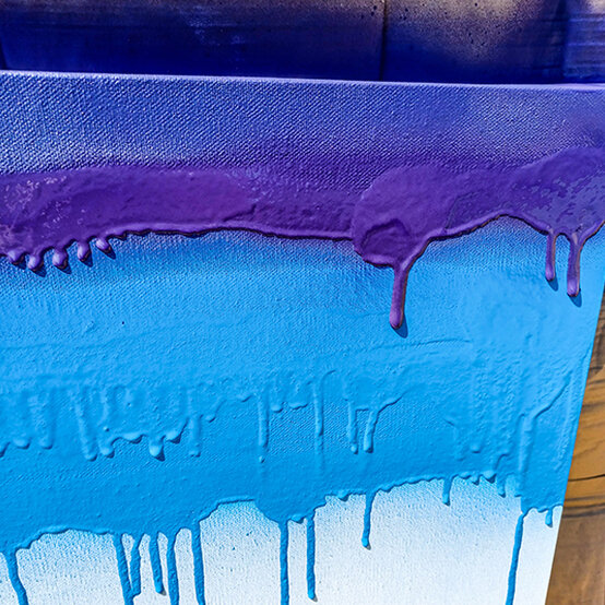 idea_gravity-drip-canvas-with-spray-paint_step4b.jpg?sw=554&q=85