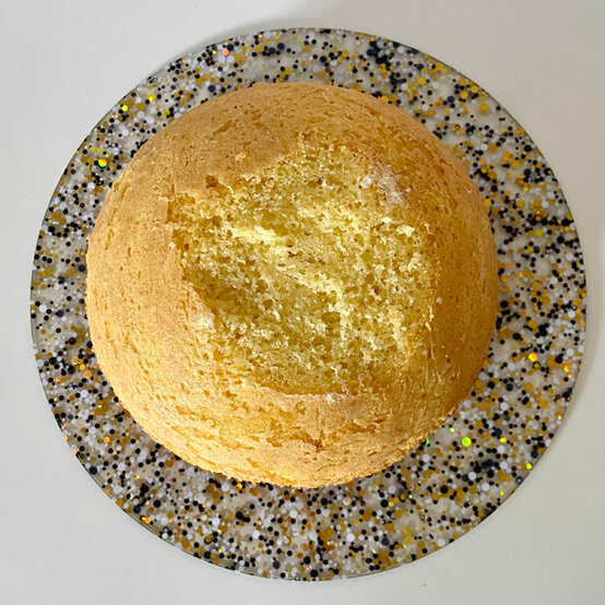 idea_how-to-make-a-football-cake_step3b.jpg?sw=554&q=85