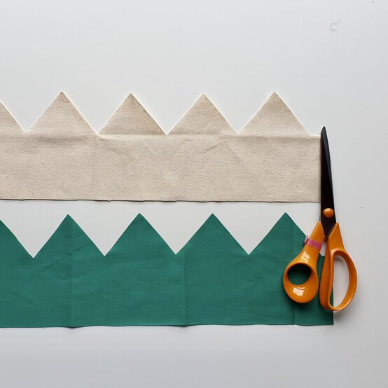 ideas_steps_how-to-sew-a-fabric-crown-step-1.1.jpeg?sw=554&q=85