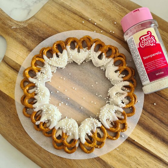 Idea_how-to-make-a-no-bake-christmas-dessert_step3e.jpg?sw=554&q=85