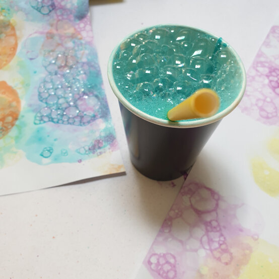 idea_messy-crafts-for-kids-crown_step5a.jpg?sw=554&q=85